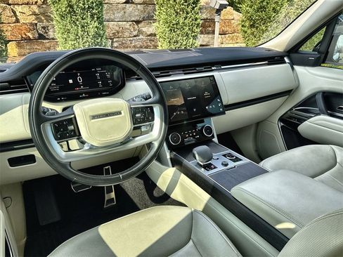 Certified 2023 Land Rover Range Rover SE image 13