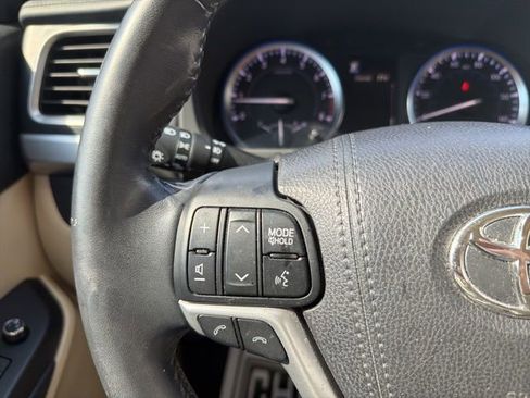 Used 2017 Toyota Highlander XLE image 21