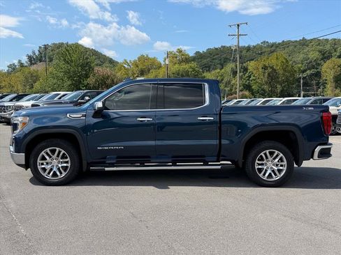 Used 2021 GMC Sierra 1500 SLT AWD/4WD image 2