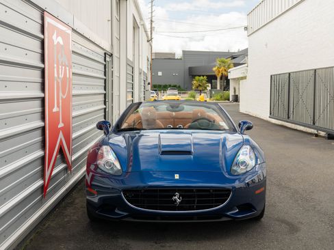 Used 2012 Ferrari California RWD image 27