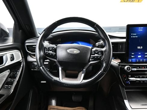 Used 2021 Ford Explorer Platinum w/ Equipment Group 601A AWD/4WD image 16