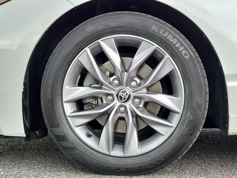 Used 2021 Toyota Avalon XLE w/ Moonroof Package FWD image 6