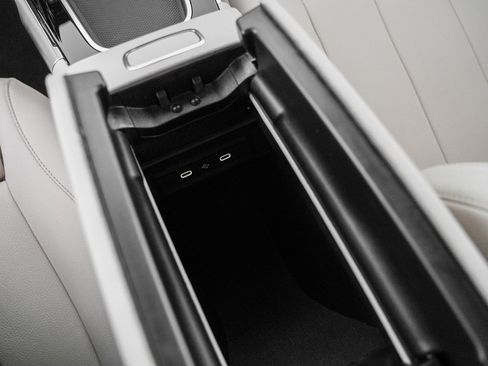 Used 2025 Mercedes-Benz GLB 250 4MATIC image 22