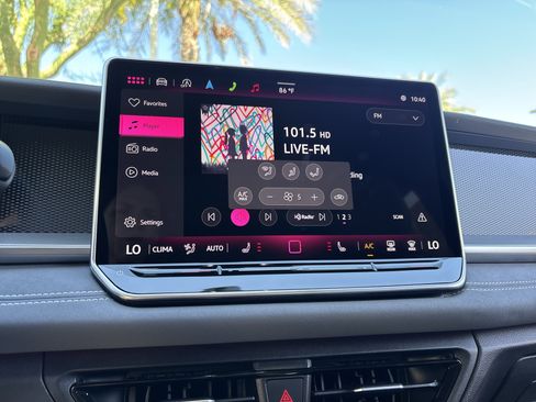 Certified 2025 Volkswagen Tiguan SE R-Line AWD/4WD image 23