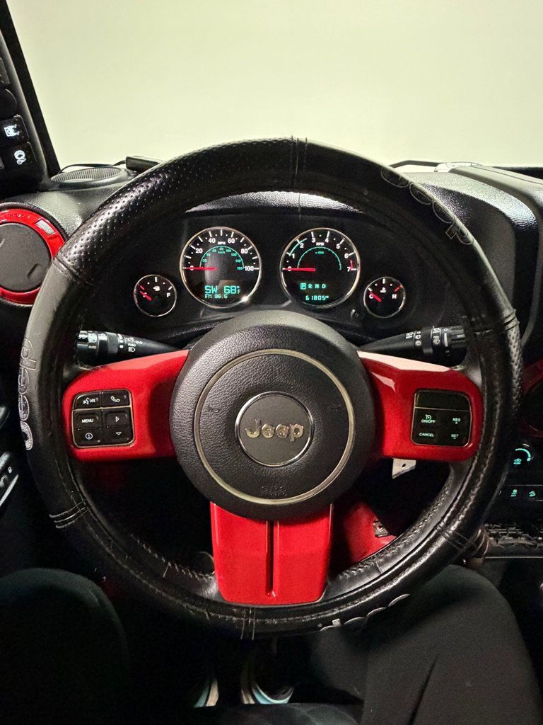 Used 2015 Jeep Wrangler Unlimited Rubicon w/ Connectivity Group AWD/4WD image 15