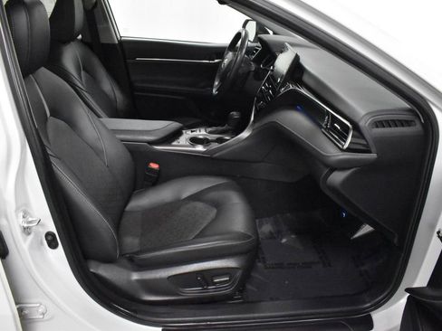 Used 2022 Toyota Camry XSE w/ Cold Weather Package image 13