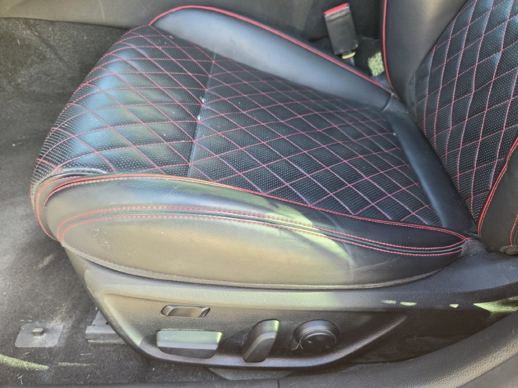 Used 2023 Genesis G70 3.3T w/ Sport Prestige Package RWD image 24