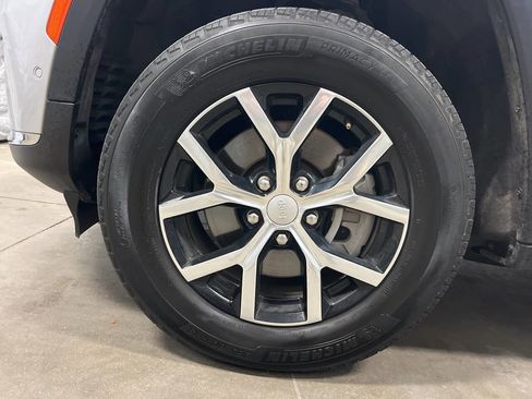 Used 2024 Jeep Grand Cherokee L Limited w/ Luxury Tech Group II image 9