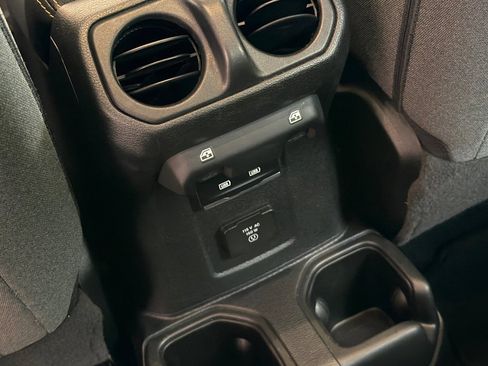 Used 2024 Jeep Wrangler Unlimited Sahara AWD/4WD image 17