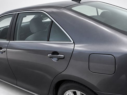 Used 2014 Toyota Camry XLE w/ Leather Package FWD image 8