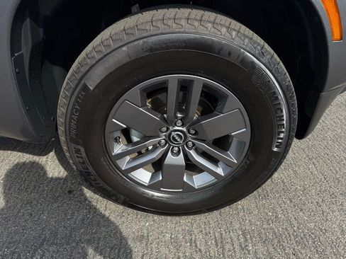 Certified 2025 Nissan Frontier SV image 8