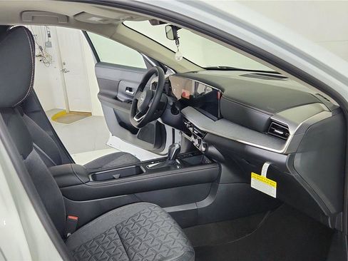 Used 2025 Nissan Kicks SV image 24