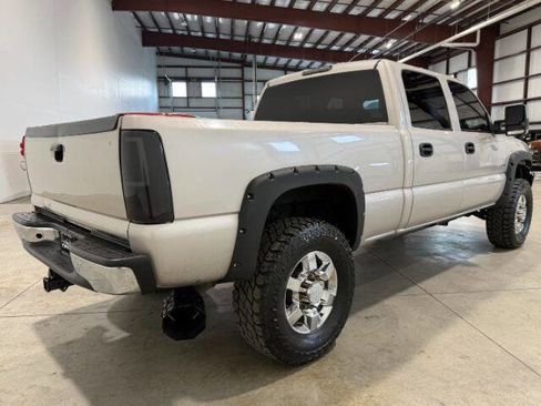 Used 2005 GMC Sierra 2500 SLE w/ Heavy-Duty Power Package AWD/4WD image 8