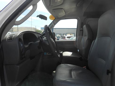 Used 2006 Ford E-250 and Econoline 250 Extended RWD image 10