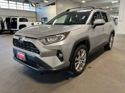 Used 2020 Toyota RAV4 XLE Premium AWD/4WD image 7