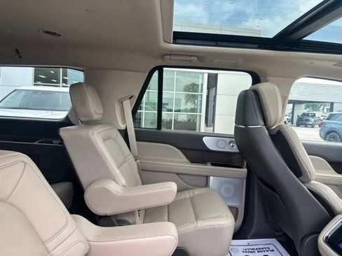 Used 2024 Lincoln Navigator Reserve AWD/4WD image 15