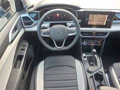 New 2025 Volkswagen Taos SEL image 9