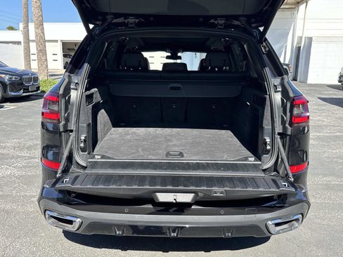 Used 2022 BMW X5 xDrive40i w/ M Sport Package image 11