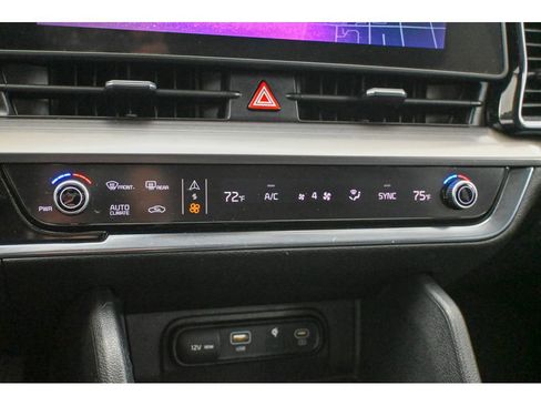 Used 2023 Kia Sportage EX image 18