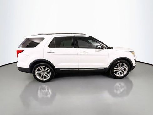 Used 2017 Ford Explorer XLT w/ Equipment Group 202A FWD image 16