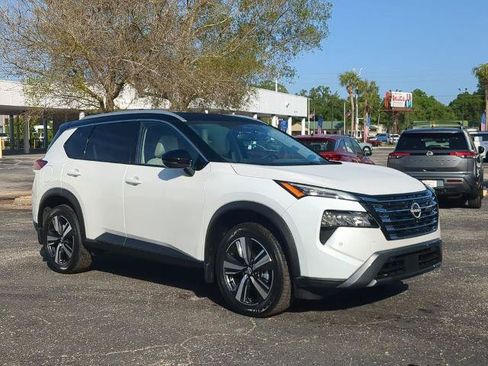 Certified 2025 Nissan Rogue SL w/ SL Premium Package FWD image 2