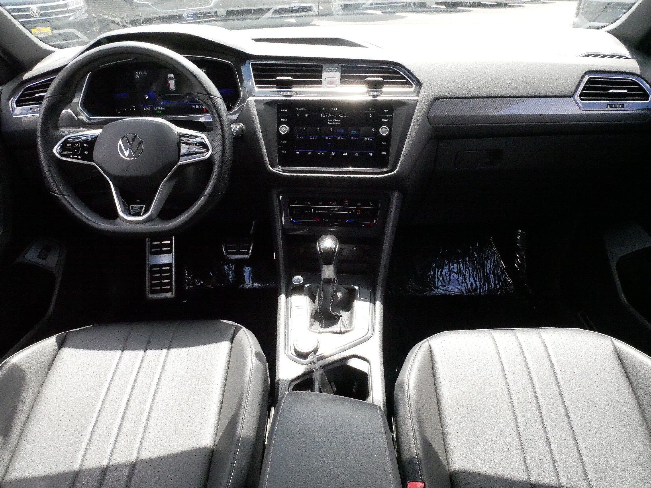 Certified 2022 Volkswagen Tiguan SE R-Line AWD/4WD image 10