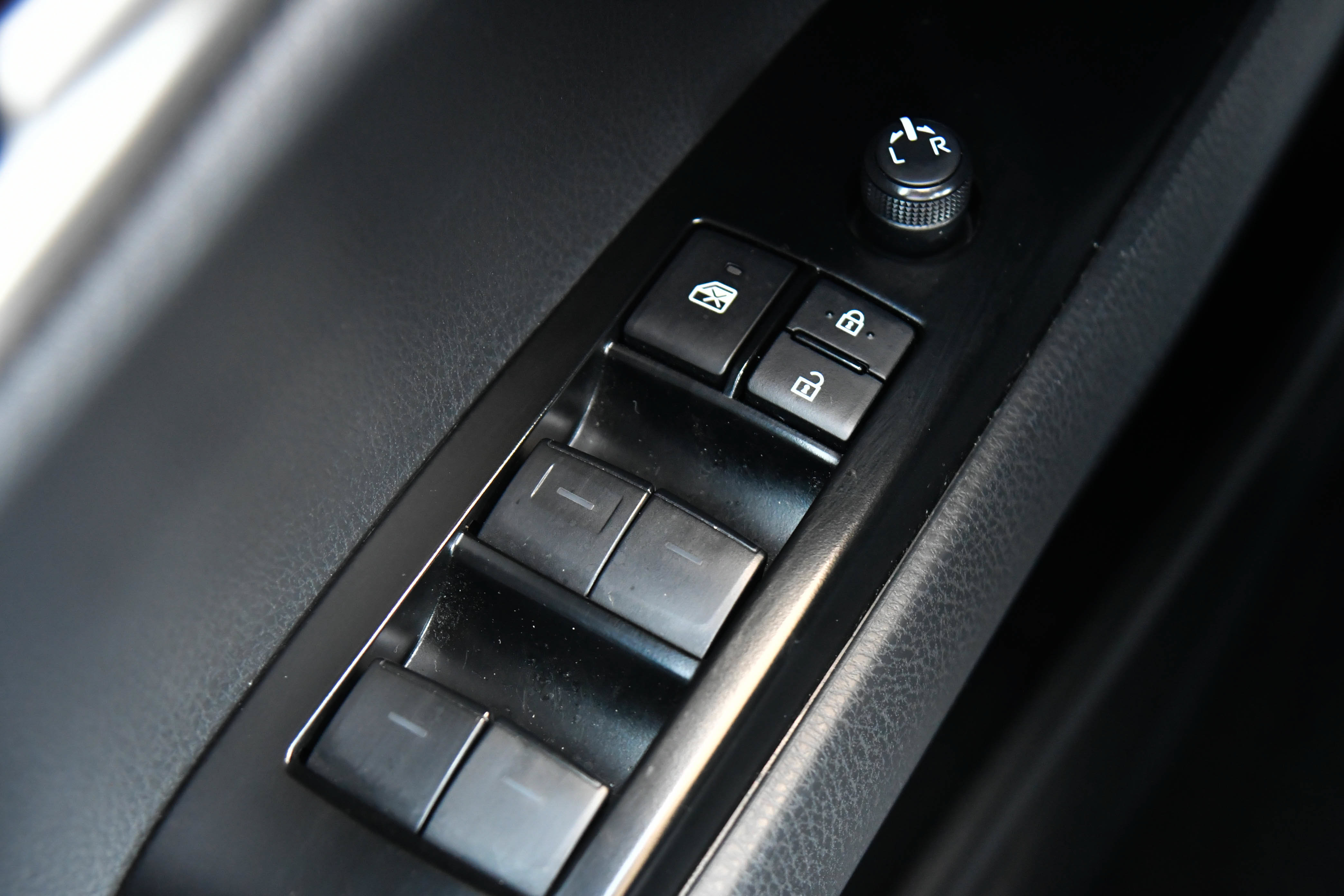 Used 2025 Toyota Camry SE FWD image 36