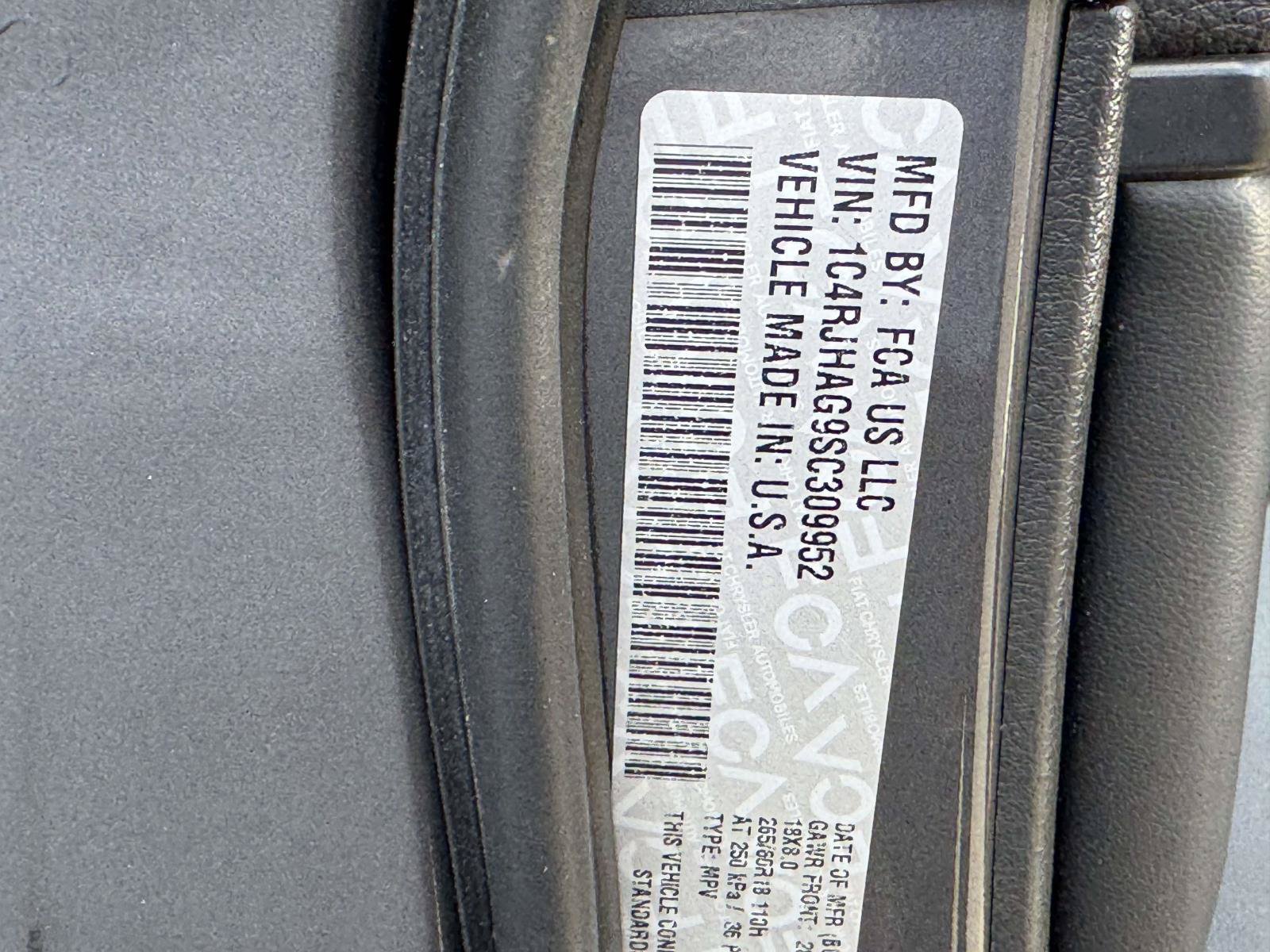 Used 2025 Jeep Grand Cherokee Laredo X w/ Luxury Tech Group I AWD/4WD image 36