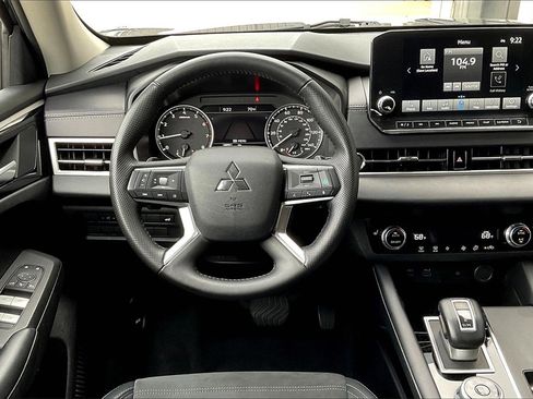 Used 2024 Mitsubishi Outlander SE Black Edition image 5