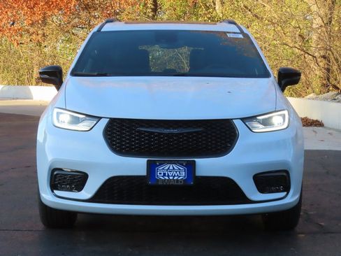 New 2026 Chrysler Pacifica Limited w/ S Appearance Package AWD/4WD image 18