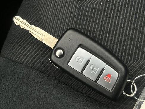 Used 2016 Nissan Rogue S FWD image 23