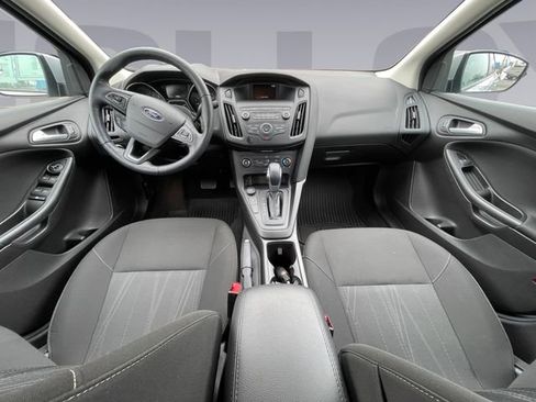 Used 2018 Ford Focus SE w/ Cold Weather Package image 12