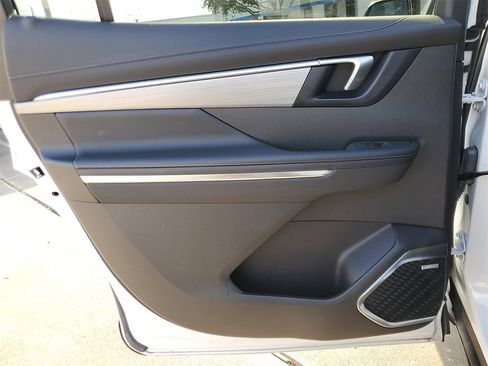 Used 2025 Buick Enclave Preferred image 15