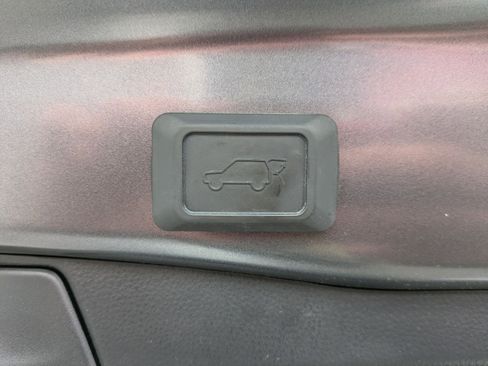 Used 2023 Toyota RAV4 XLE image 21