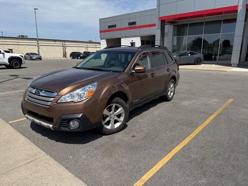 Used 2013 Subaru Outback 2.5i Limited AWD/4WD image 1