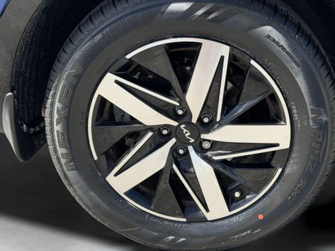 Certified 2022 Kia Sorento S FWD image 32