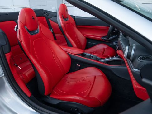 Used 2019 Ferrari Portofino image 58