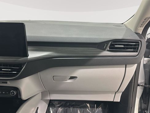 Used 2023 Ford Escape Platinum w/ Premium Technology Package image 29