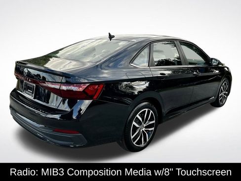Used 2025 Volkswagen Jetta SE w/ Sunroof Package image 5