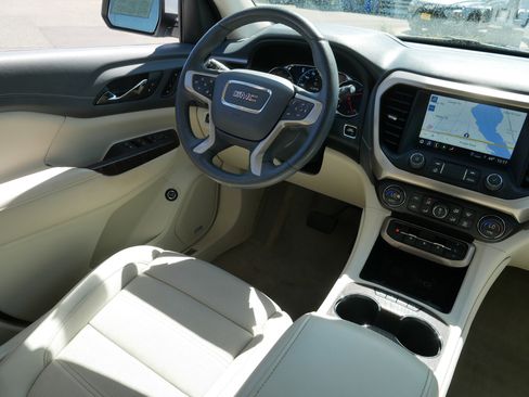 Used 2023 GMC Acadia Denali w/ Denali Ultimate Package AWD/4WD image 9