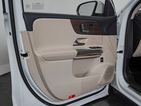 Certified 2023 Mercedes-Benz EQB 300 4MATIC w/ Exclusive Package image 21