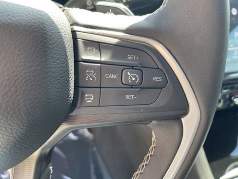 Used 2025 Jeep Grand Cherokee L Altitude AWD/4WD image 18