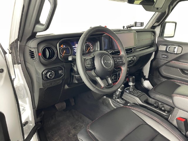 Used 2024 Jeep Wrangler Unlimited Rubicon AWD/4WD image 3