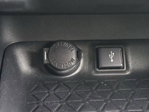 Used 2021 Toyota RAV4 LE AWD/4WD image 21