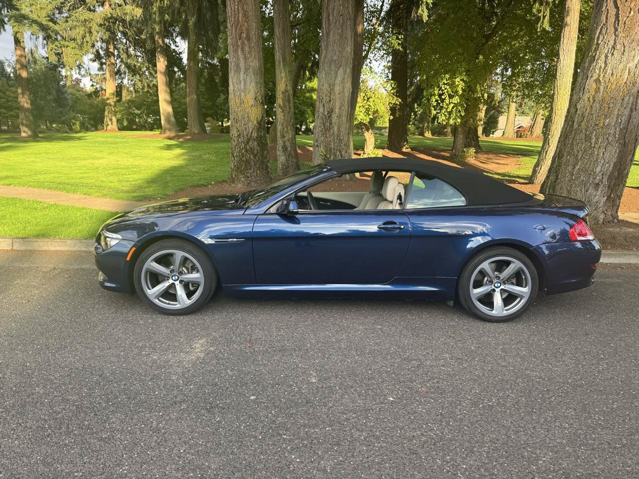 Used 2010 BMW 650i Convertible RWD image 3