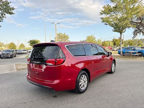 Used 2026 Chrysler Voyager LX image 3