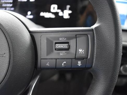 Used 2025 Nissan Kicks SV AWD/4WD image 17