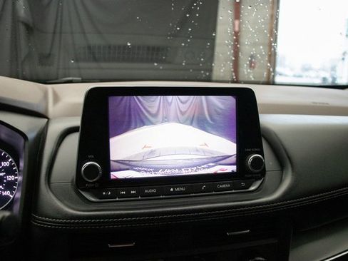 Used 2023 Nissan Rogue SV image 36