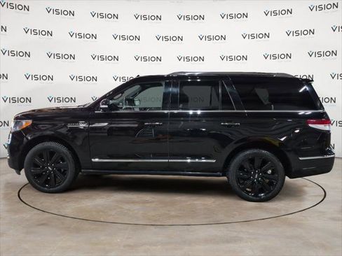 Used 2022 Lincoln Navigator Reserve image 2