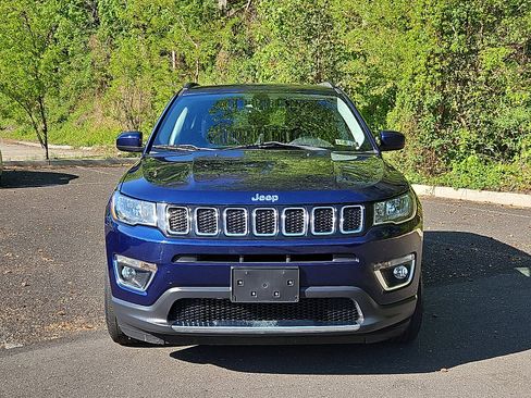 Used 2017 Jeep Compass Latitude w/ Popular Equipment Group FWD image 2